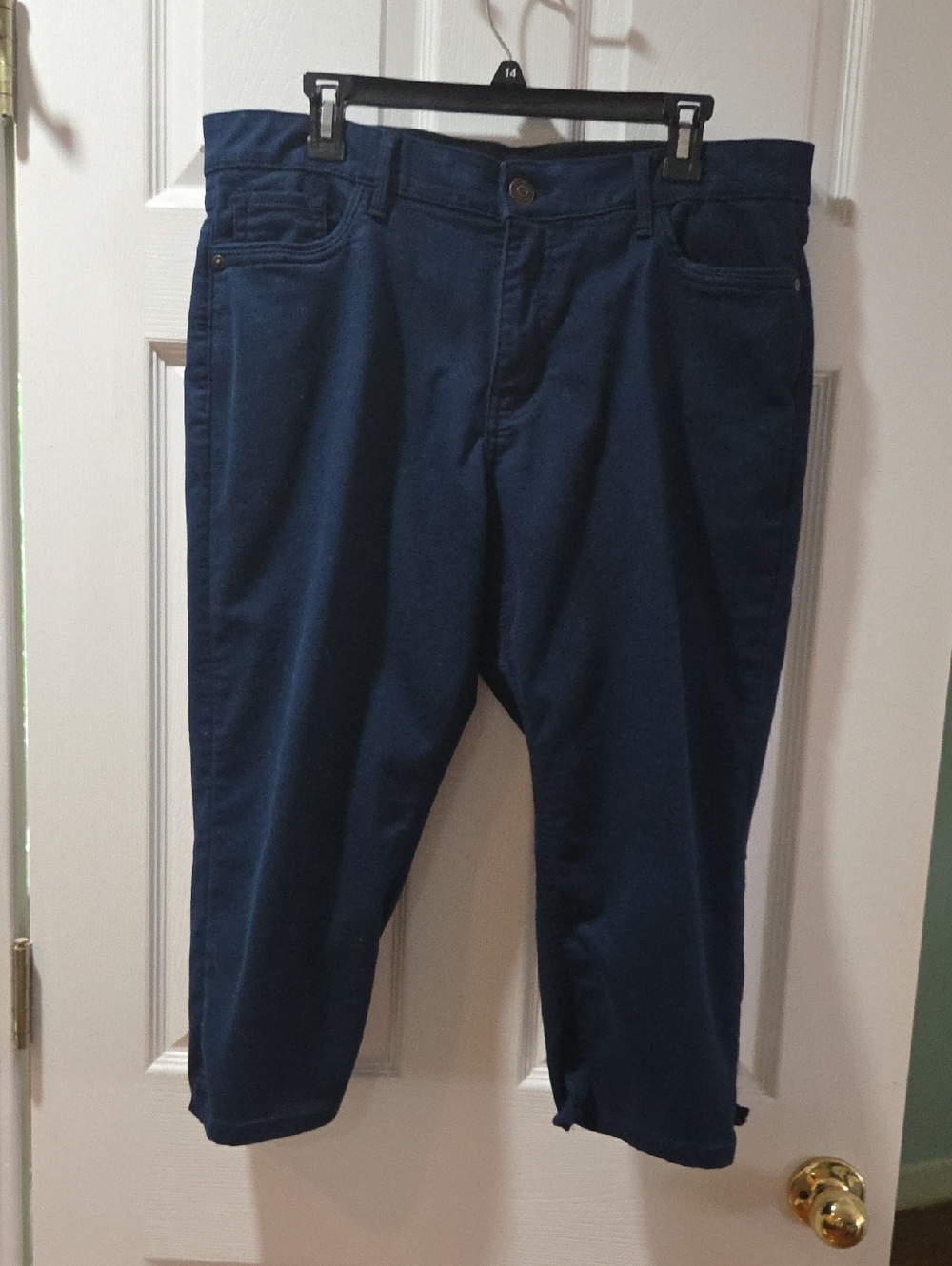 Liz Claiborne Dark Blue Crop Jeans 31 In Length